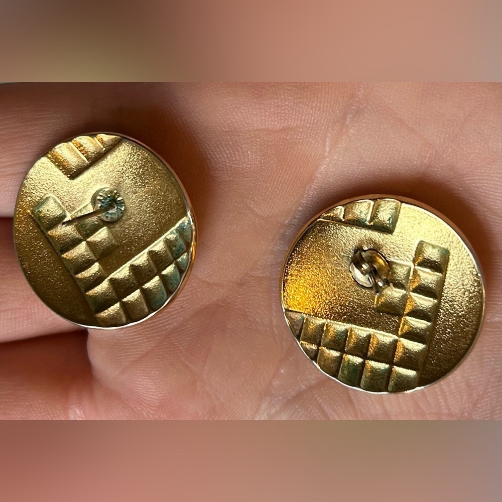 Vintage Monet disc gold-tone post earrings Vintage Jewelry Gold Earrings - Picture 4 of 6